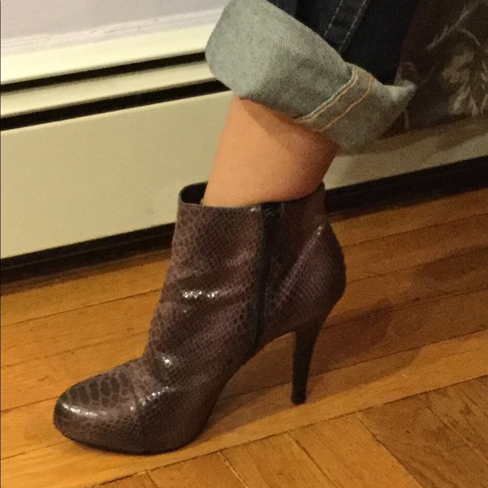NINE WEST BOOTIES